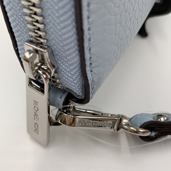 MICHAEL KORS LARGE TRAVEL CONTINENTAL WRISTLET WALLET PALE OCEAN COLOR - Picture 12 of 14